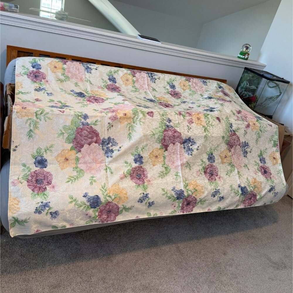 Vintage Damask Floral Pattern Tablecloth 70"x50" Multicolor Blossoms